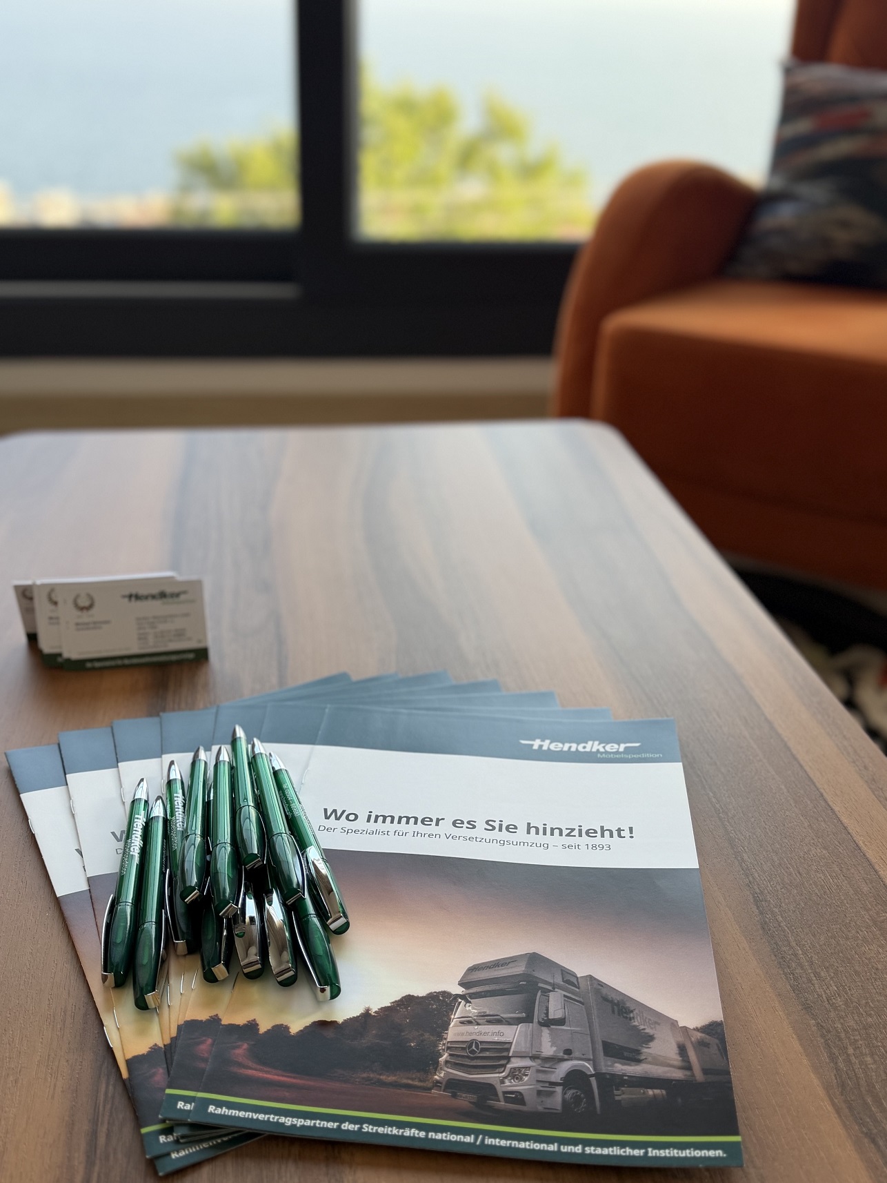 Informationsmaterial der Hendker Möbelspedition in der Filiale Izmir